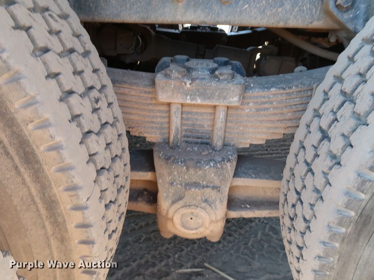 image for item DK3567 1994 International 4900  semi truck