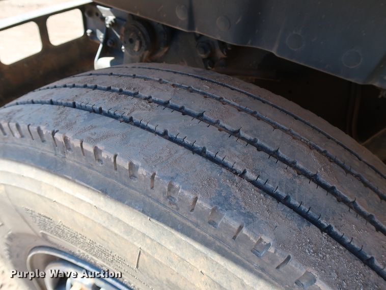 image for item DK3567 1994 International 4900  semi truck