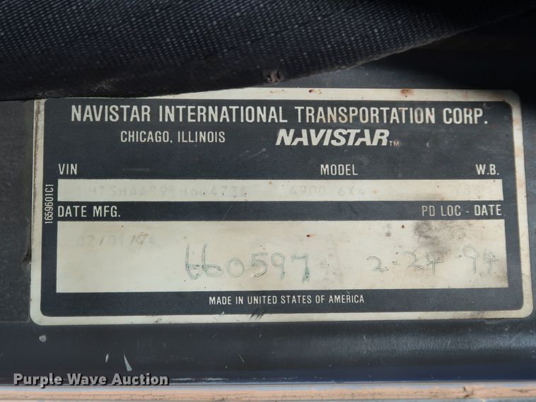 image for item DK3567 1994 International 4900  semi truck