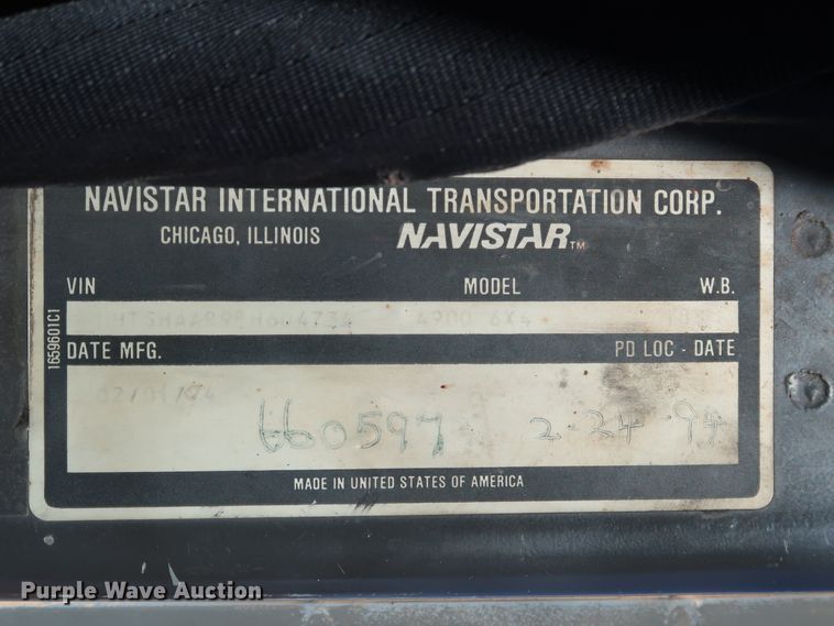 image for item DK3567 1994 International 4900  semi truck