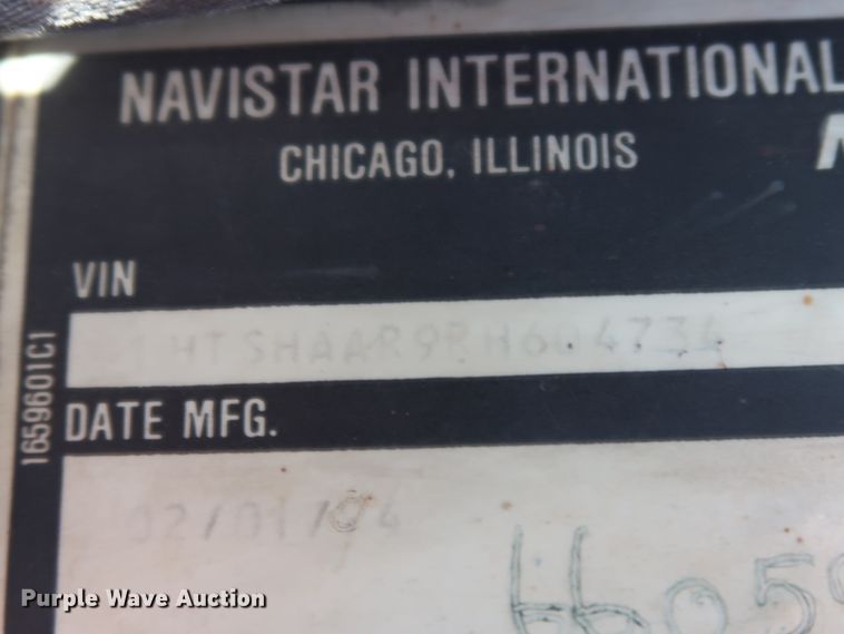 image for item DK3567 1994 International 4900  semi truck