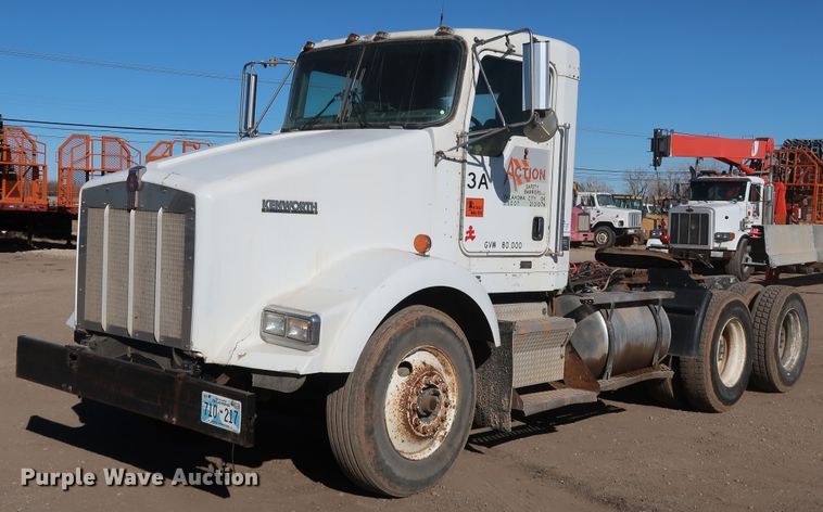image for item DK3569 2003 Kenworth T800  semi truck