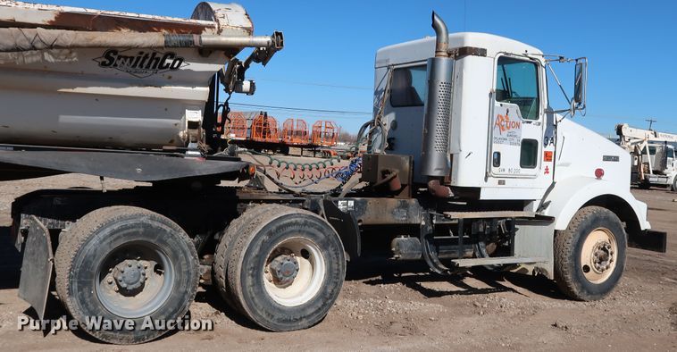 image for item DK3569 2003 Kenworth T800  semi truck