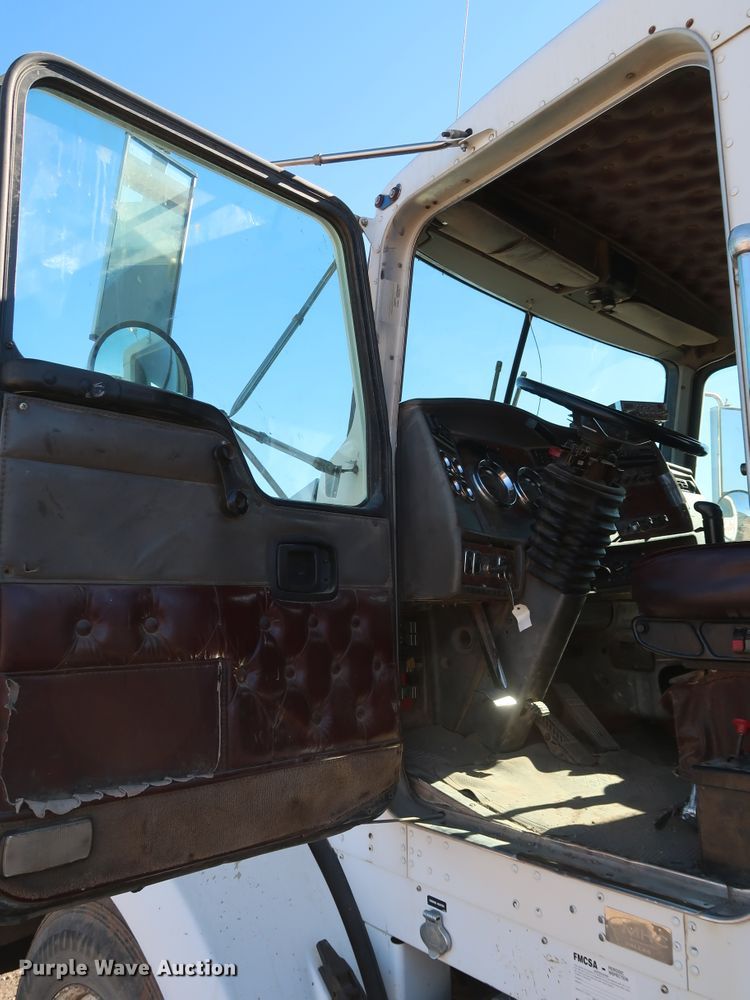 image for item DK3569 2003 Kenworth T800  semi truck