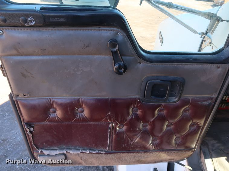 image for item DK3569 2003 Kenworth T800  semi truck