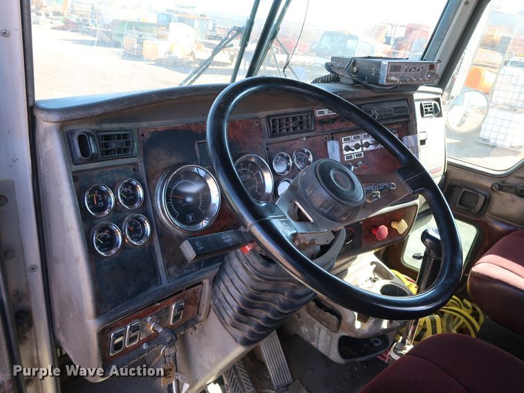 image for item DK3569 2003 Kenworth T800  semi truck