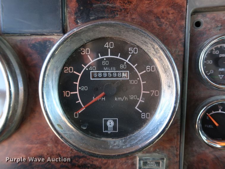 image for item DK3569 2003 Kenworth T800  semi truck