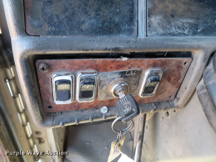 image for item DK3569 2003 Kenworth T800  semi truck