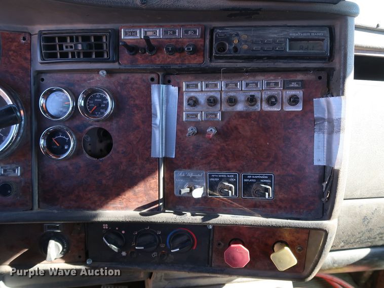 image for item DK3569 2003 Kenworth T800  semi truck