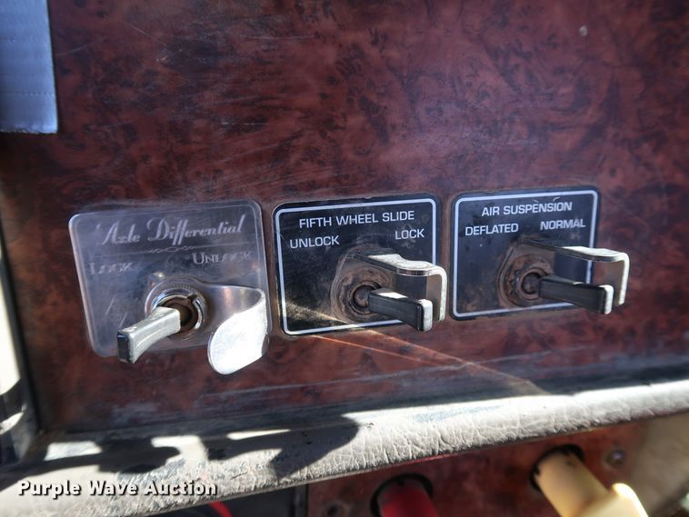 image for item DK3569 2003 Kenworth T800  semi truck