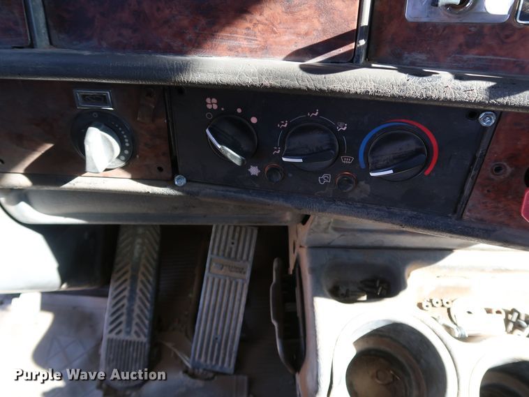 image for item DK3569 2003 Kenworth T800  semi truck