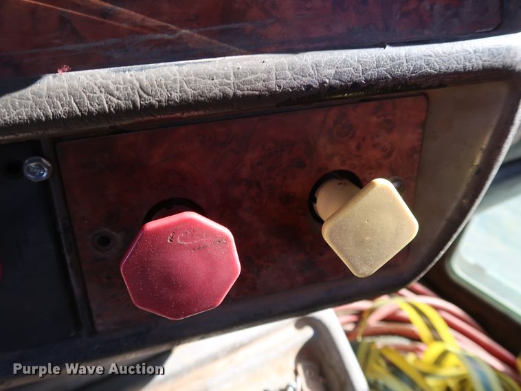 image for item DK3569 2003 Kenworth T800  semi truck