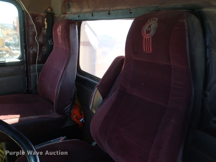 image for item DK3569 2003 Kenworth T800  semi truck