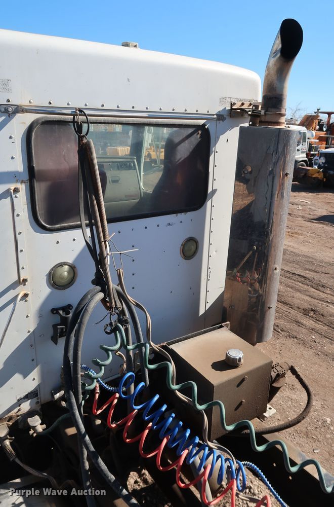 image for item DK3569 2003 Kenworth T800  semi truck