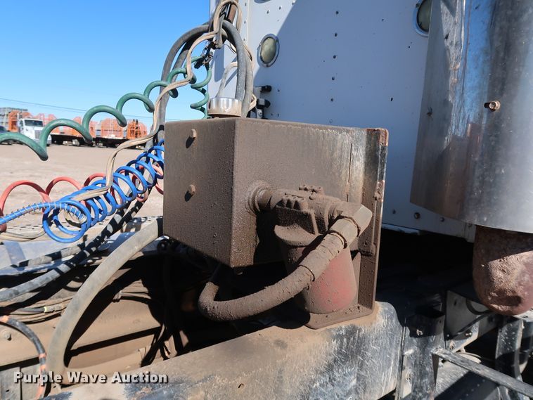 image for item DK3569 2003 Kenworth T800  semi truck