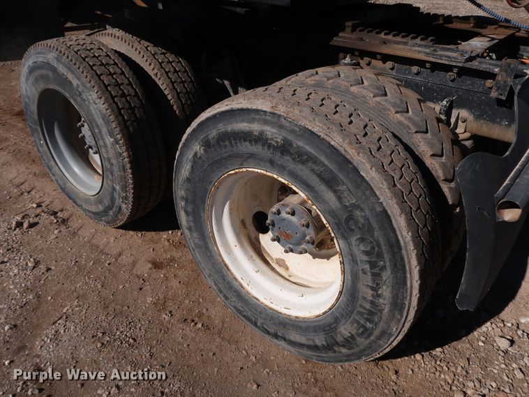 image for item DK3569 2003 Kenworth T800  semi truck