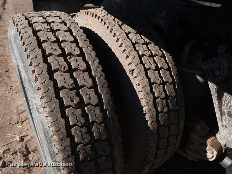 image for item DK3569 2003 Kenworth T800  semi truck