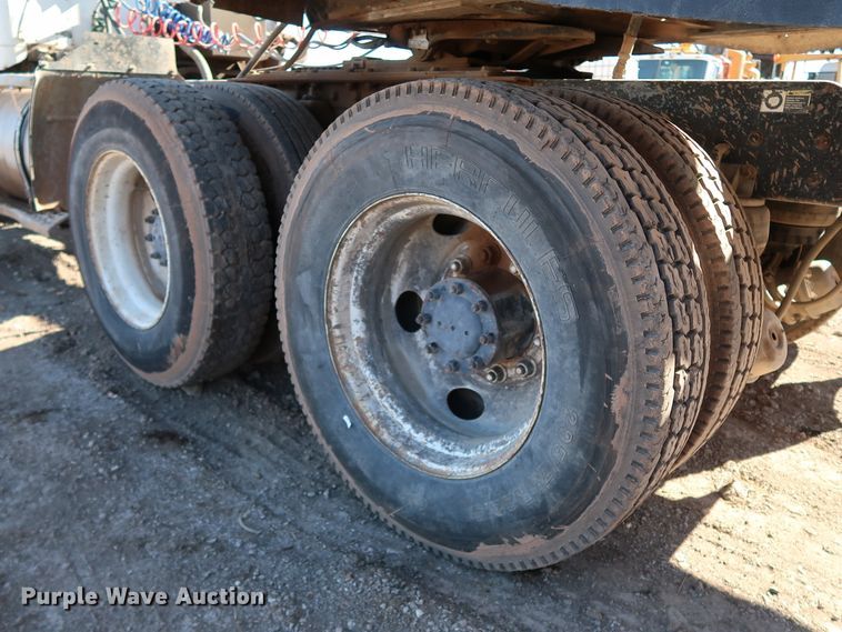 image for item DK3569 2003 Kenworth T800  semi truck