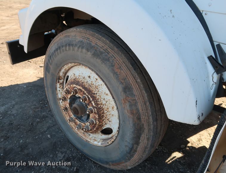 image for item DK3569 2003 Kenworth T800  semi truck