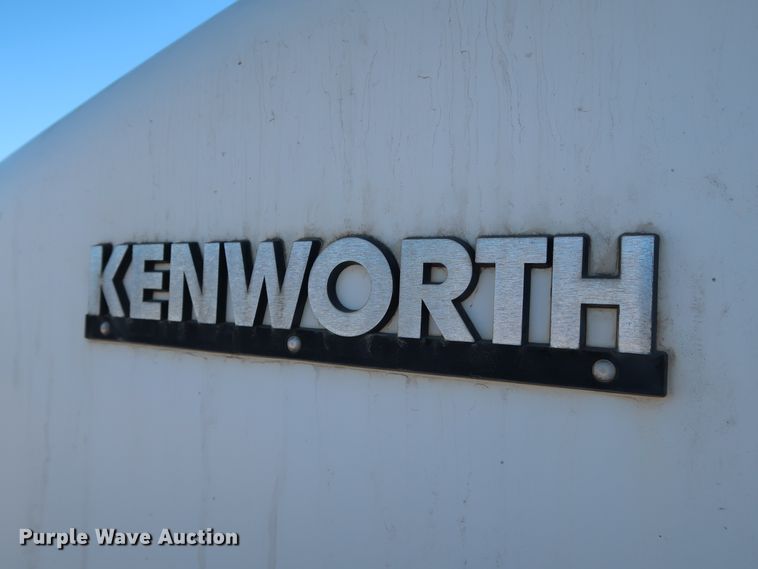 image for item DK3569 2003 Kenworth T800  semi truck