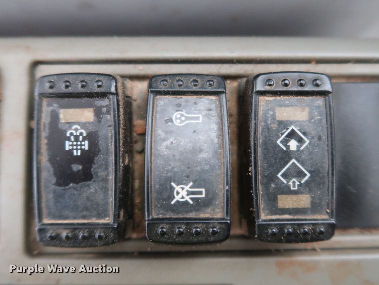 image for item DK3581 2015 John Deere 210G LC  excavator