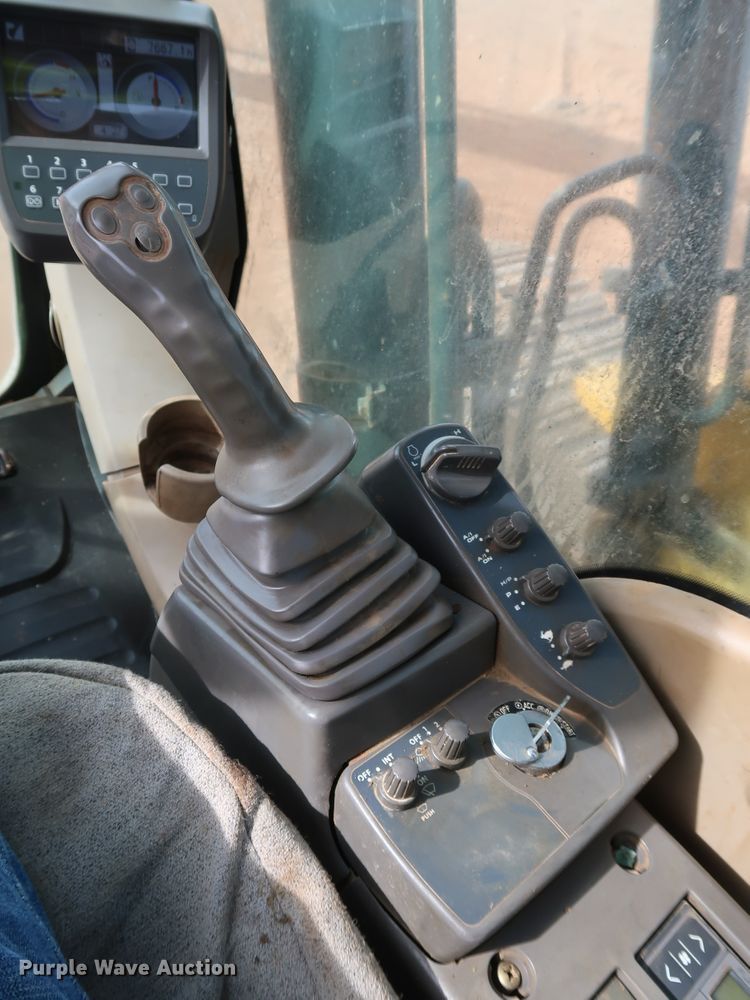 image for item DK3582 2008 John Deere 200D LC  excavator