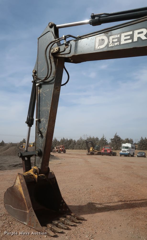 image for item DK3582 2008 John Deere 200D LC  excavator