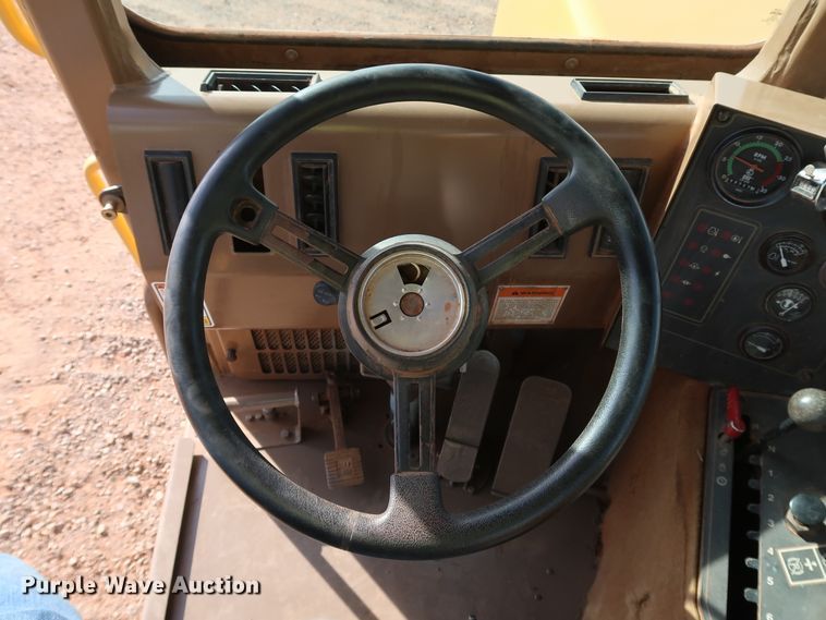 image for item DK3584 2004 Caterpillar 615C Series II  elevating scraper