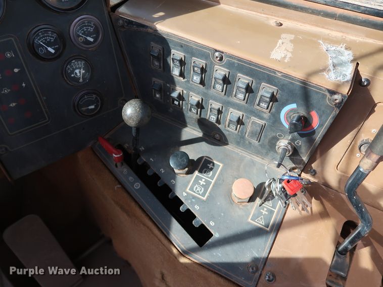 image for item DK3584 2004 Caterpillar 615C Series II  elevating scraper