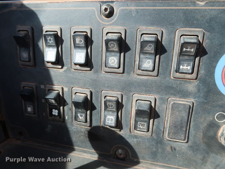 image for item DK3584 2004 Caterpillar 615C Series II  elevating scraper