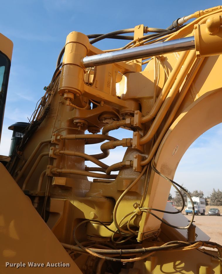 image for item DK3584 2004 Caterpillar 615C Series II  elevating scraper