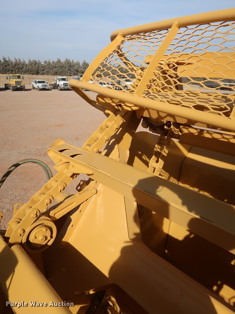 image for item DK3584 2004 Caterpillar 615C Series II  elevating scraper