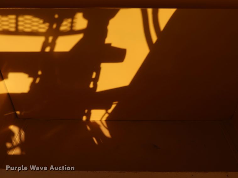 image for item DK3584 2004 Caterpillar 615C Series II  elevating scraper