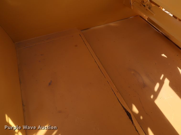 image for item DK3584 2004 Caterpillar 615C Series II  elevating scraper