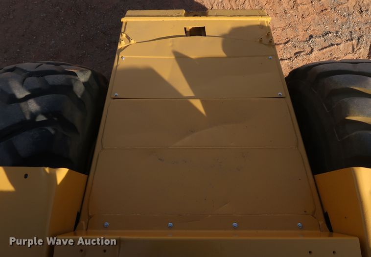 image for item DK3584 2004 Caterpillar 615C Series II  elevating scraper