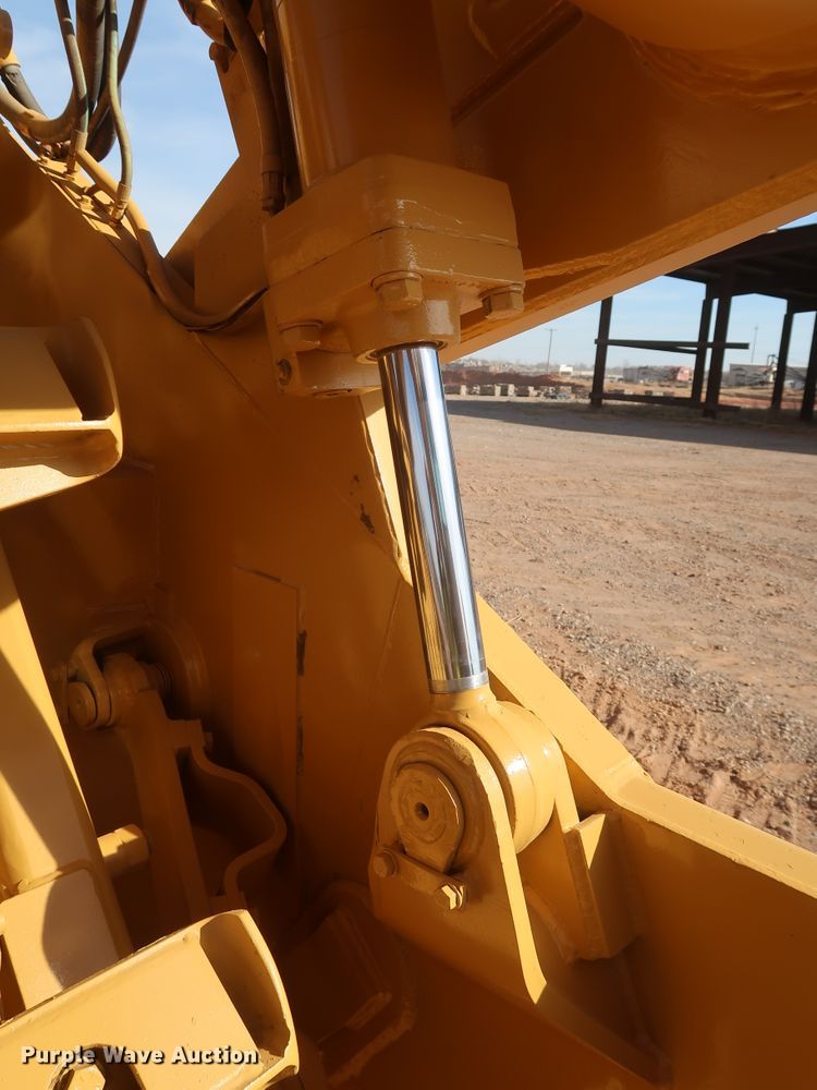 image for item DK3584 2004 Caterpillar 615C Series II  elevating scraper