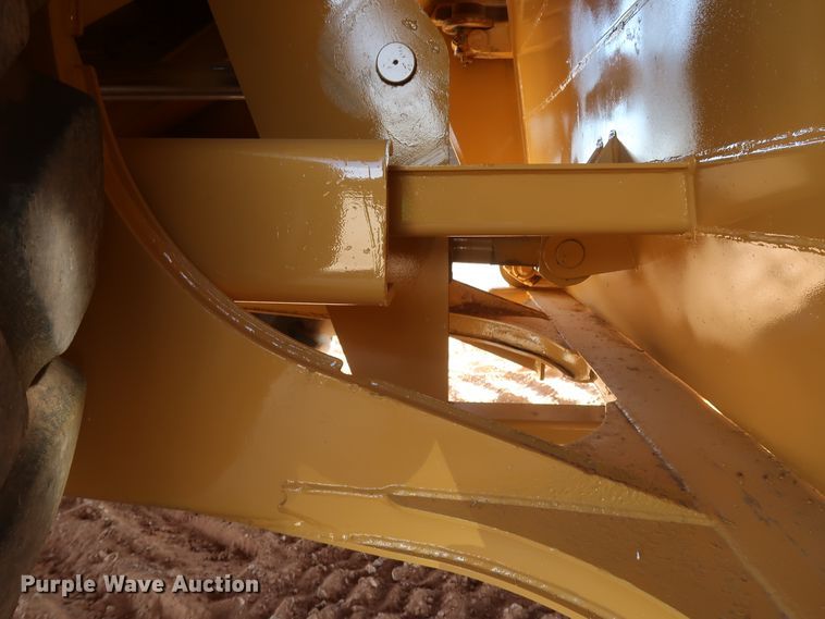 image for item DK3584 2004 Caterpillar 615C Series II  elevating scraper