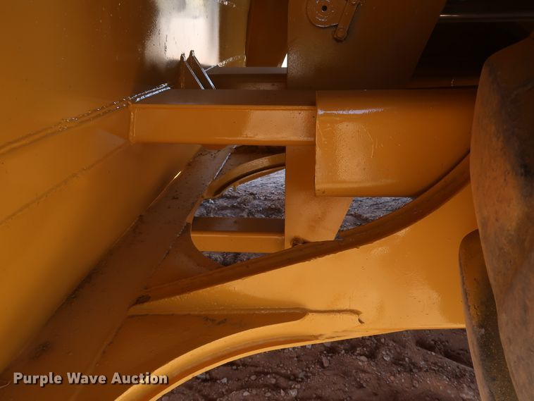 image for item DK3584 2004 Caterpillar 615C Series II  elevating scraper