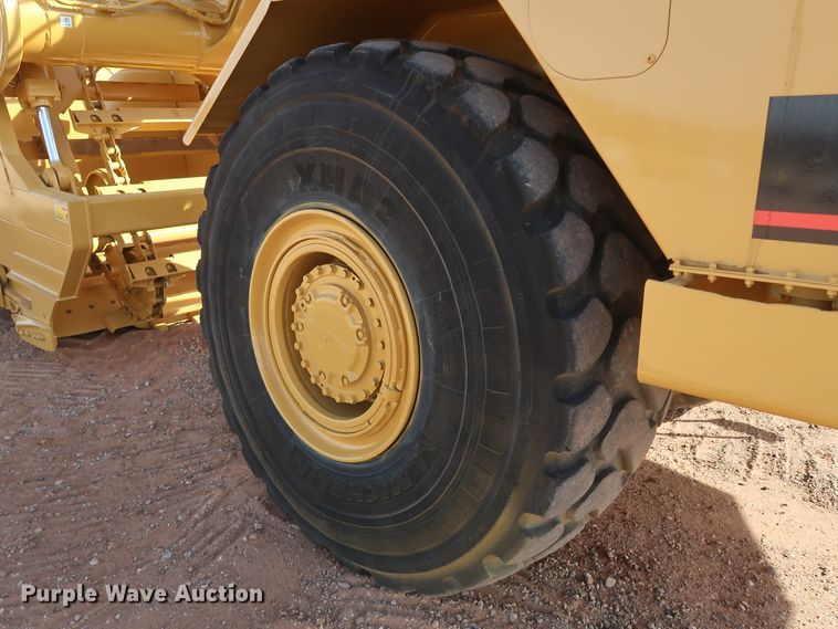 image for item DK3584 2004 Caterpillar 615C Series II  elevating scraper