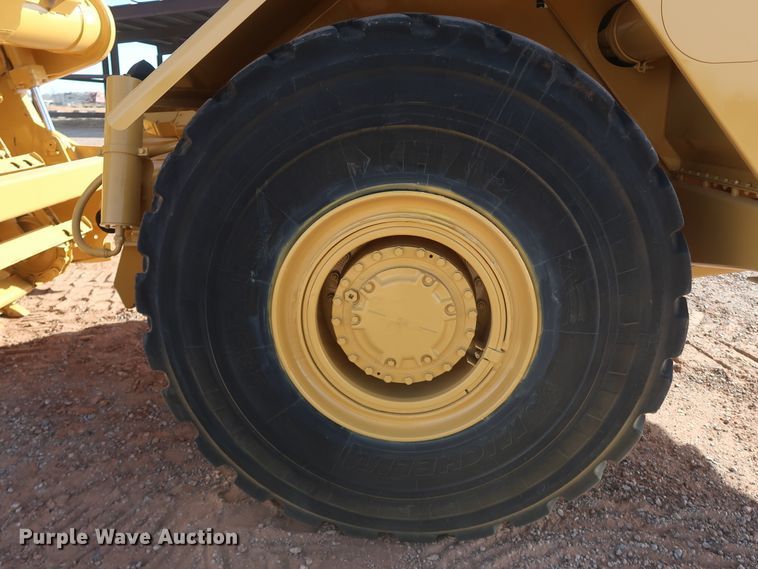 image for item DK3584 2004 Caterpillar 615C Series II  elevating scraper