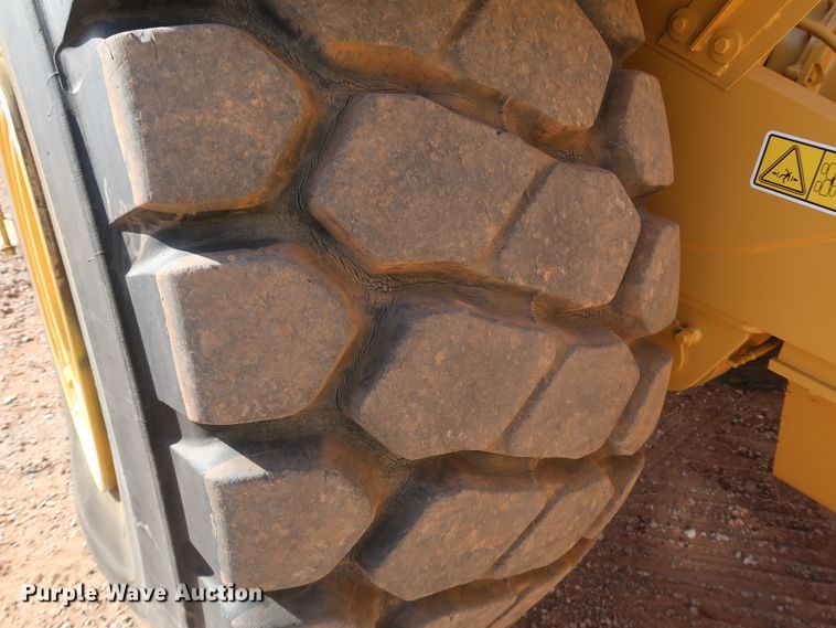 image for item DK3584 2004 Caterpillar 615C Series II  elevating scraper