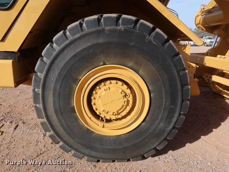 image for item DK3584 2004 Caterpillar 615C Series II  elevating scraper