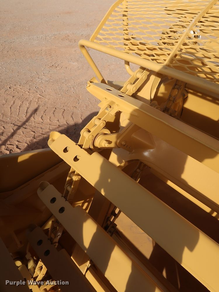 image for item DK3585 2000 Caterpillar 613C Series II  elevating scraper