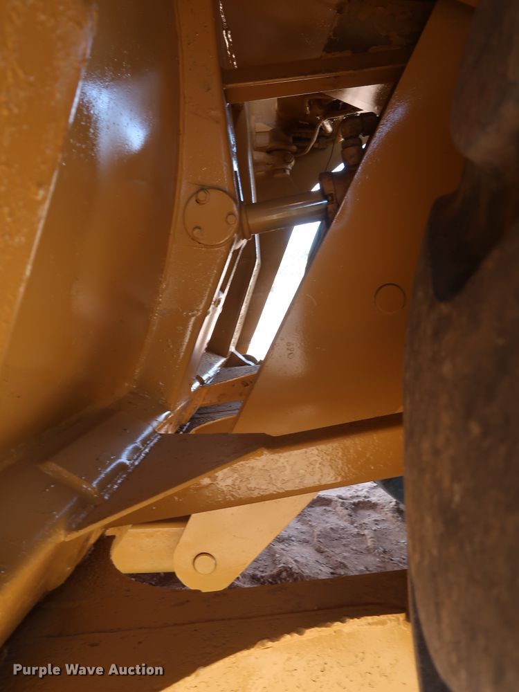 image for item DK3585 2000 Caterpillar 613C Series II  elevating scraper