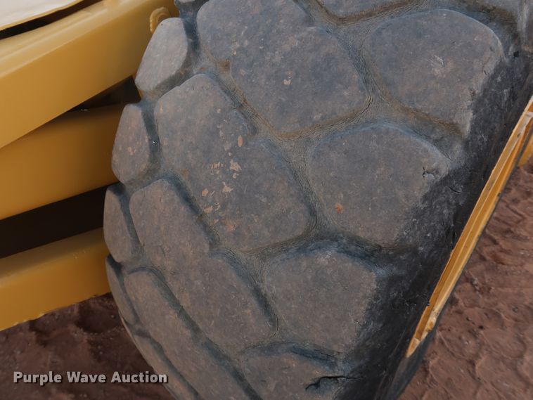 image for item DK3585 2000 Caterpillar 613C Series II  elevating scraper