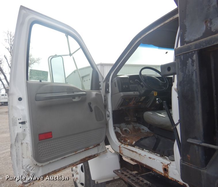 image for item DK4251 2000 Ford F750  dump truck