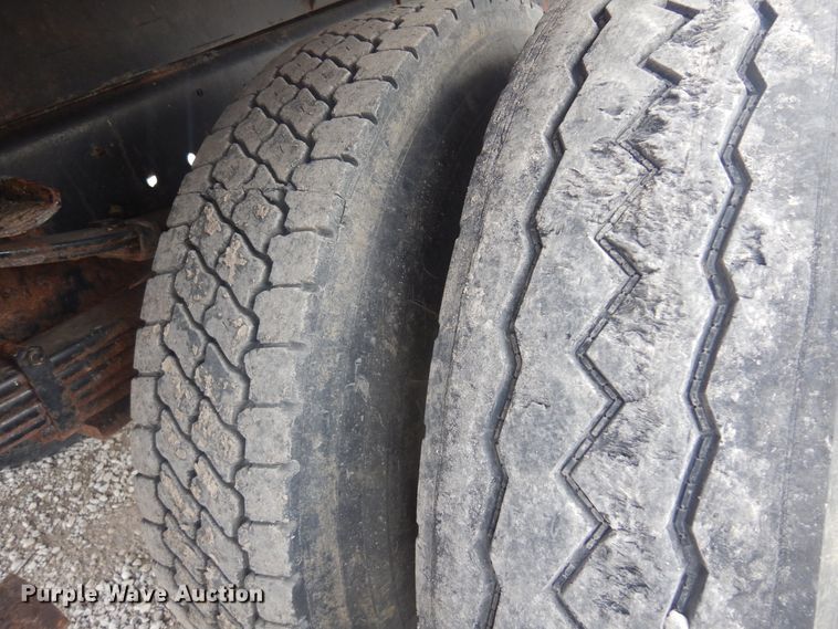 image for item DK4251 2000 Ford F750  dump truck