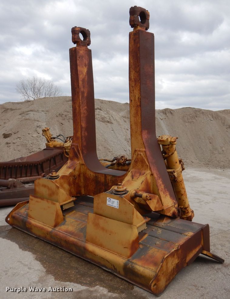 image for item DL5921 Caterpillar  11' W dozer blade