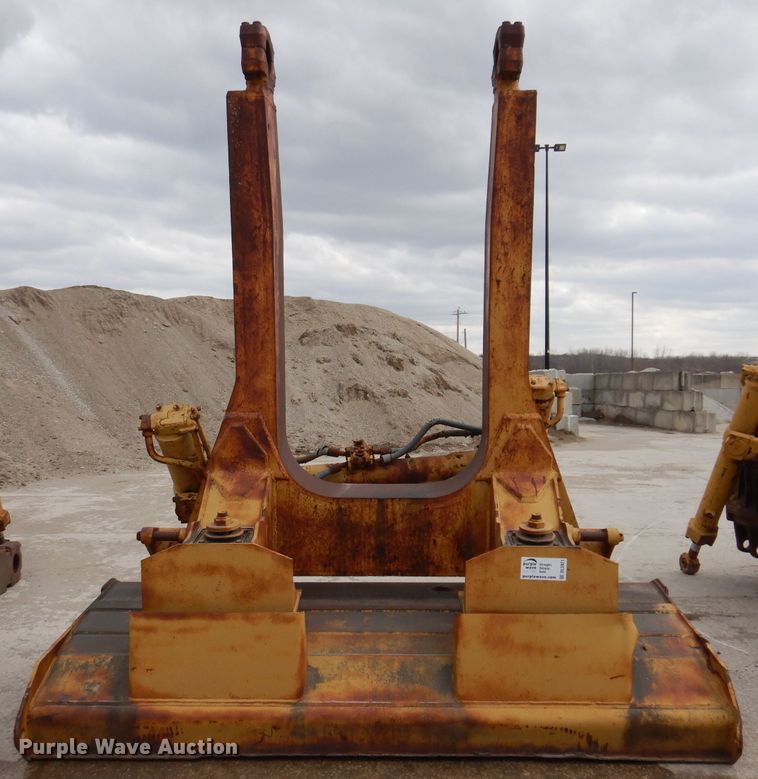 image for item DL5921 Caterpillar  11' W dozer blade
