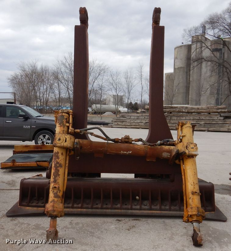 image for item DL5921 Caterpillar  11' W dozer blade